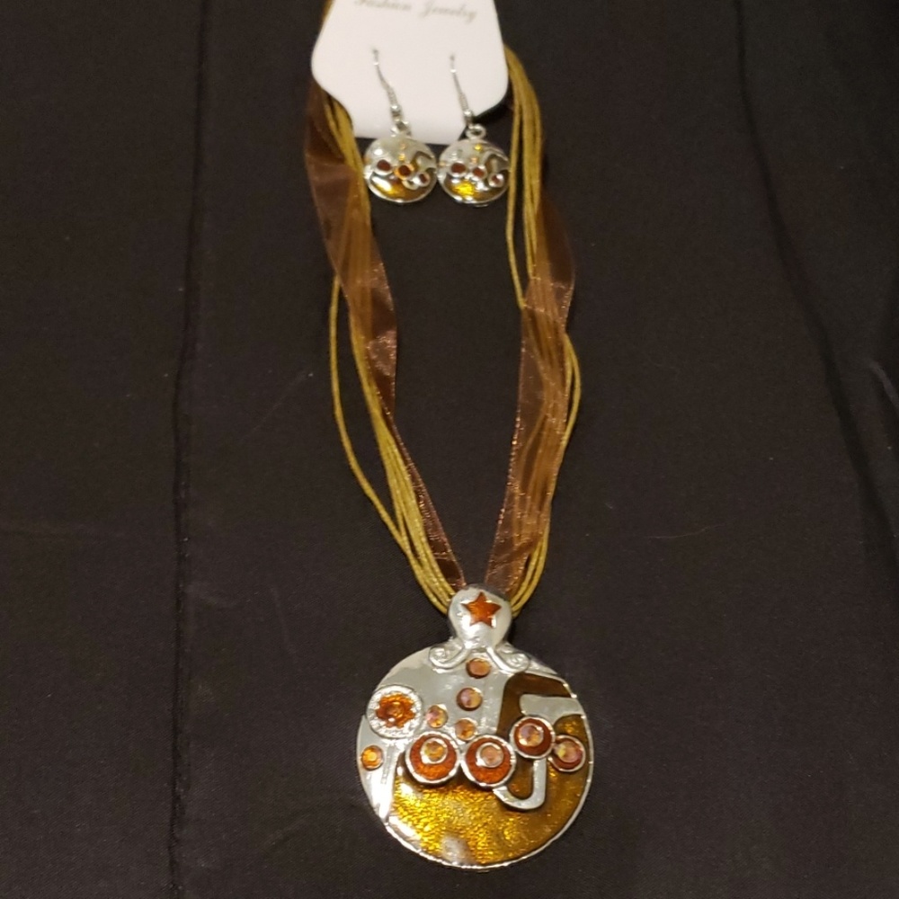 Handmade necklace w/ matchig earings set.